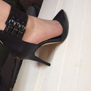 BCBG eneration size 39 1/2. Is 9 1/2